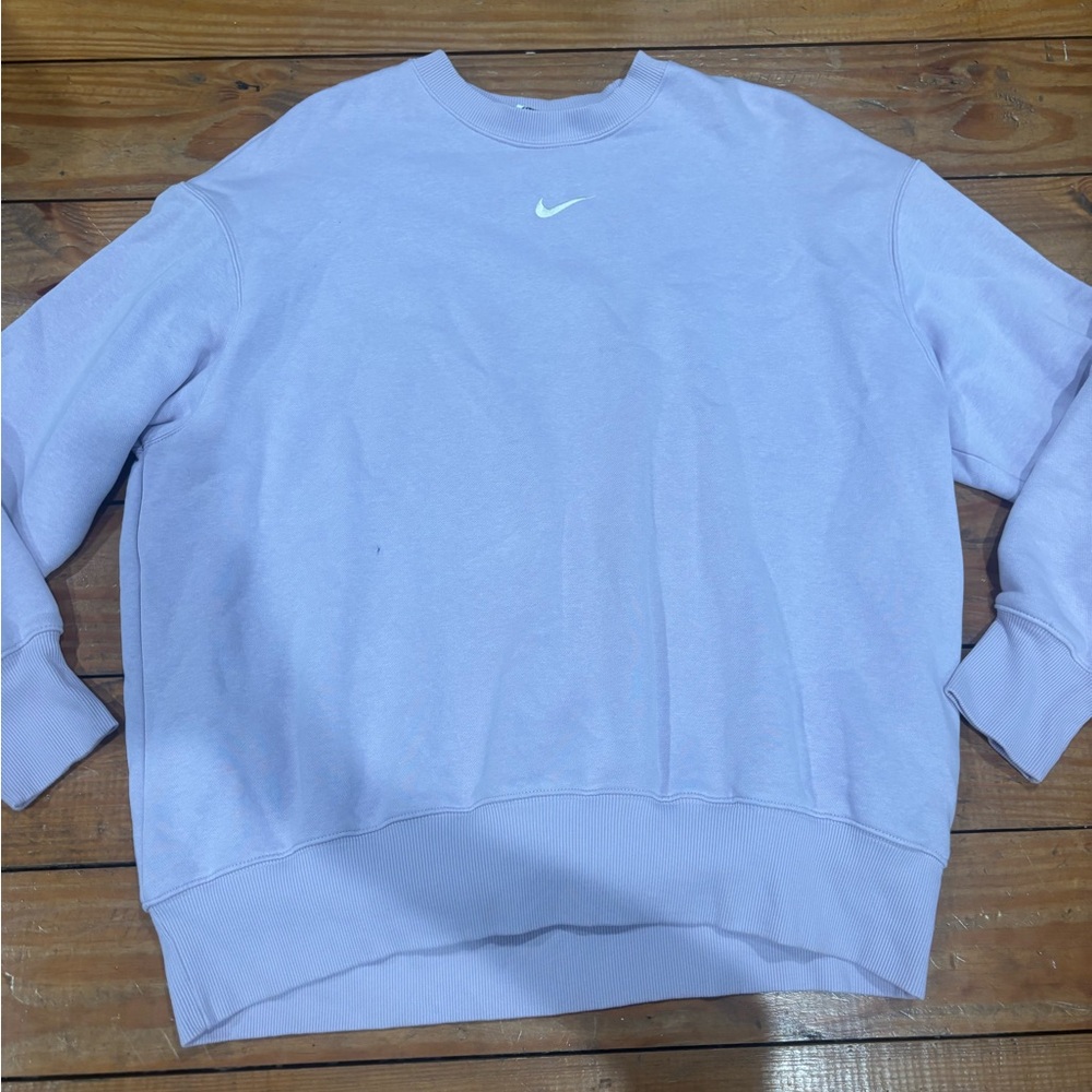 (239) +NIKE LAVENDER CREWNECK